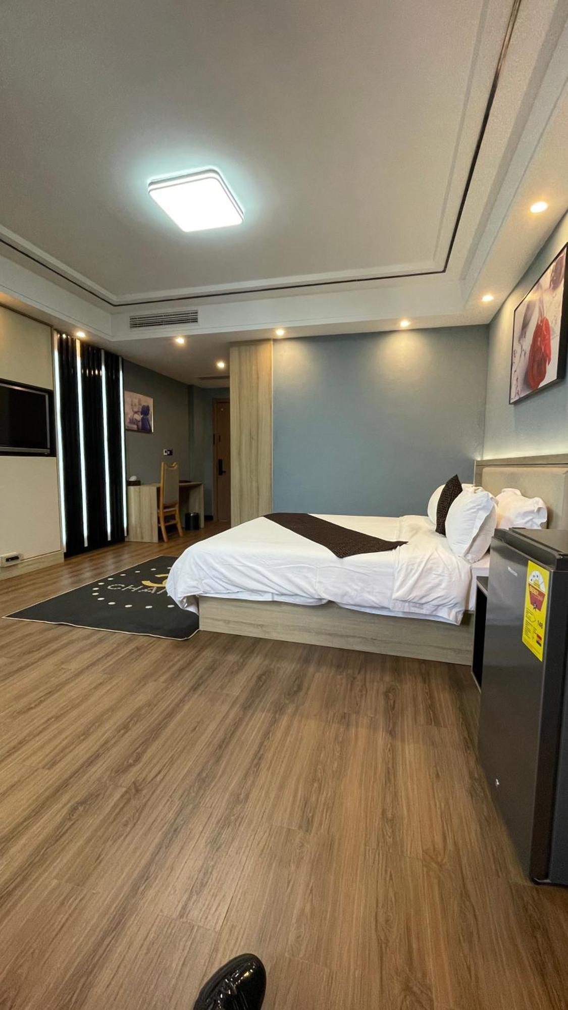 G.C Royal Hotel Accra Bagian luar foto